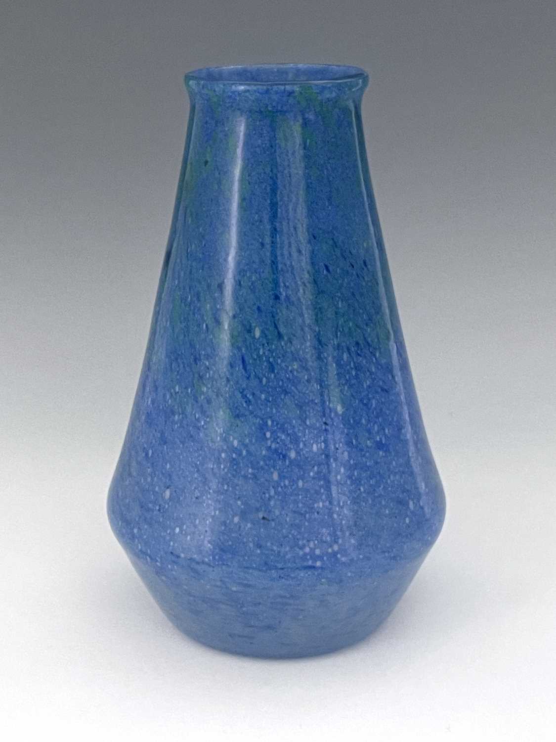Monart, an Art Deco glass vase, model DIII, green speckled over blue, with detachable light fitting, - Bild 2 aus 5