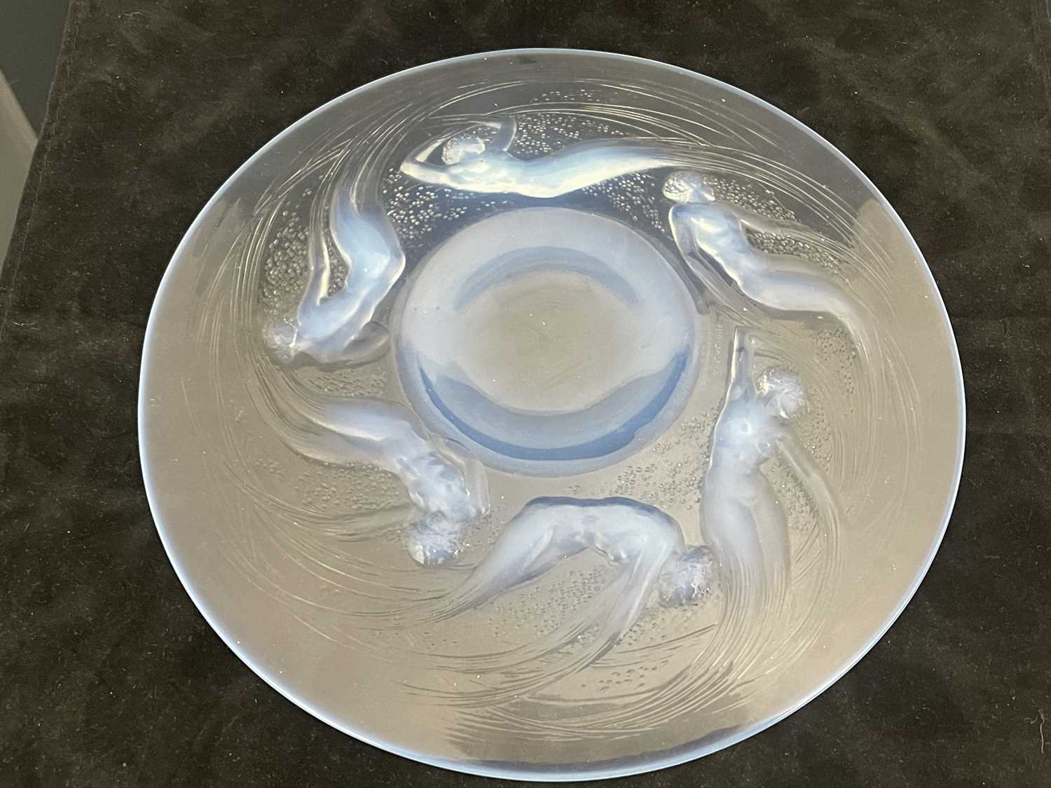 Rene Lalique, an Ondines opalescent glass plate, model 3003, designed circa 1921, frosted and - Bild 5 aus 6