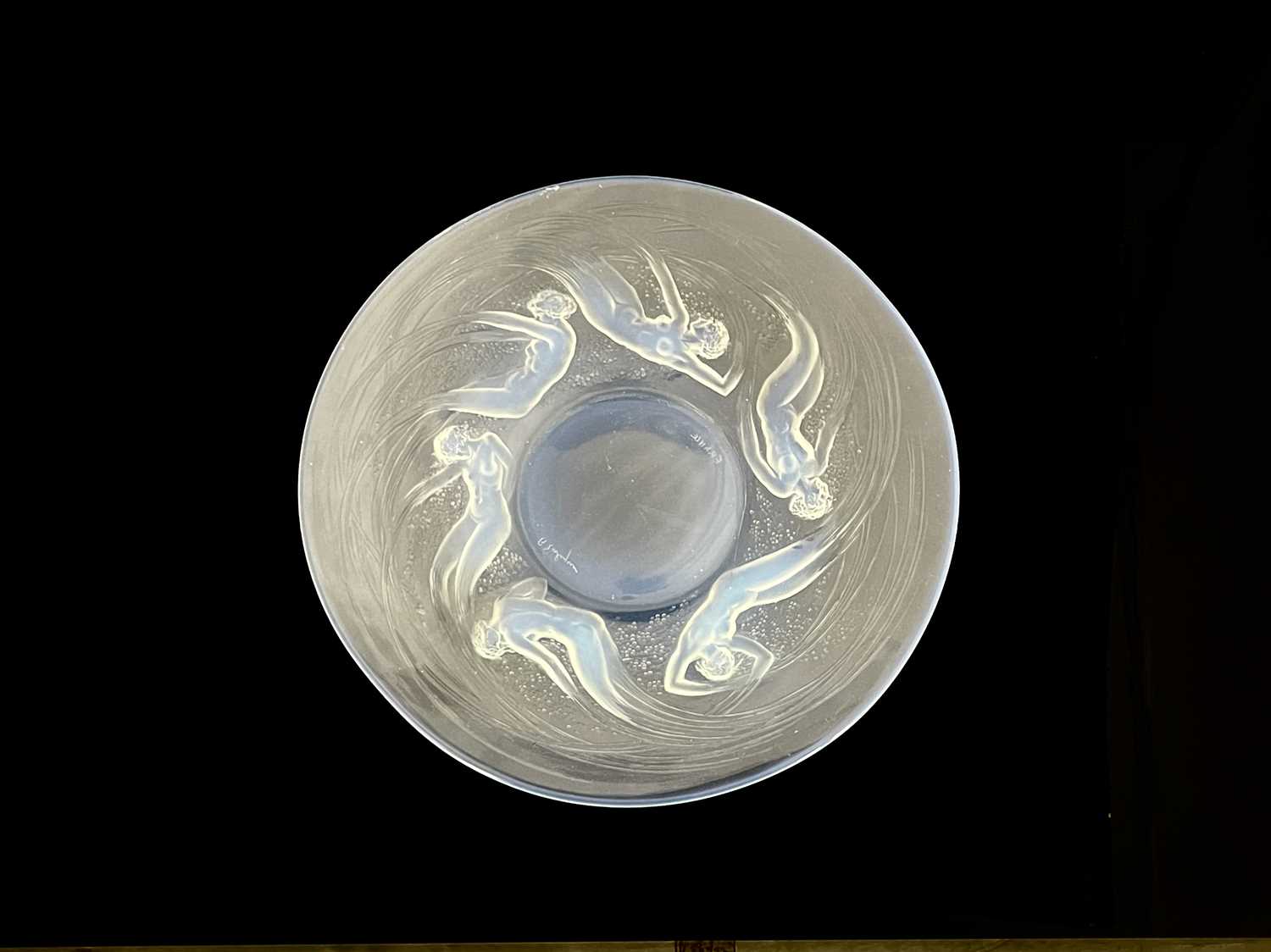 Rene Lalique, an Ondines opalescent glass plate, model 3003, designed circa 1921, frosted and - Bild 2 aus 5