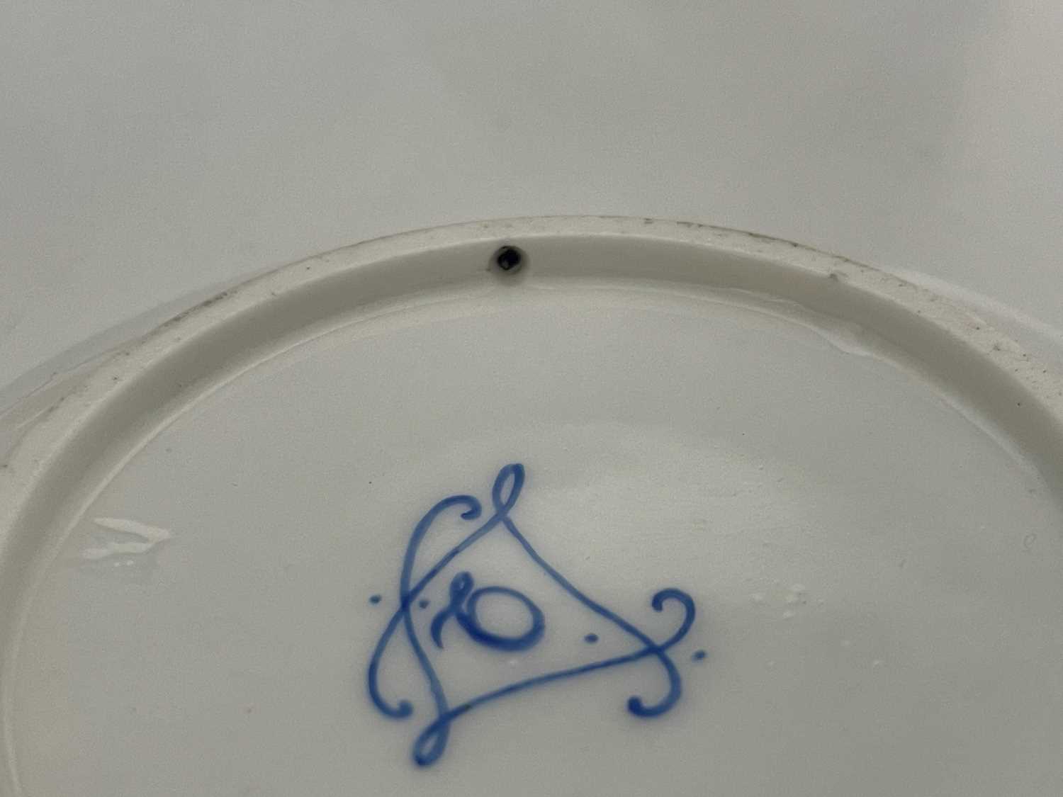 A Sevres porcelain tea cup and saucer, interlace L mark with Q, 1769, gobelet Bouillard form, the - Bild 5 aus 7