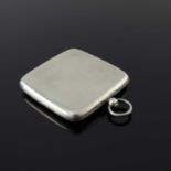 A George V silver quadruple sovereign case, of rounded square form with central push button release,