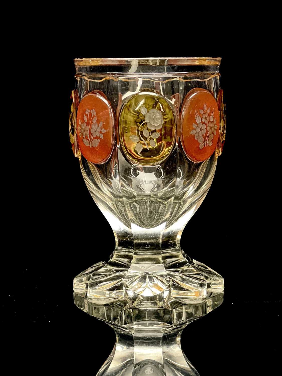 A Bohemian heraldic cameo glass vase, circa 1835, heavy slice cut chalice form with petal base, - Bild 4 aus 8