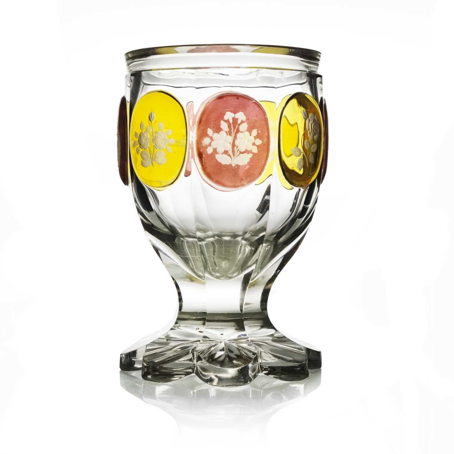 A Bohemian heraldic cameo glass vase, circa 1835, heavy slice cut chalice form with petal base, - Bild 2 aus 8