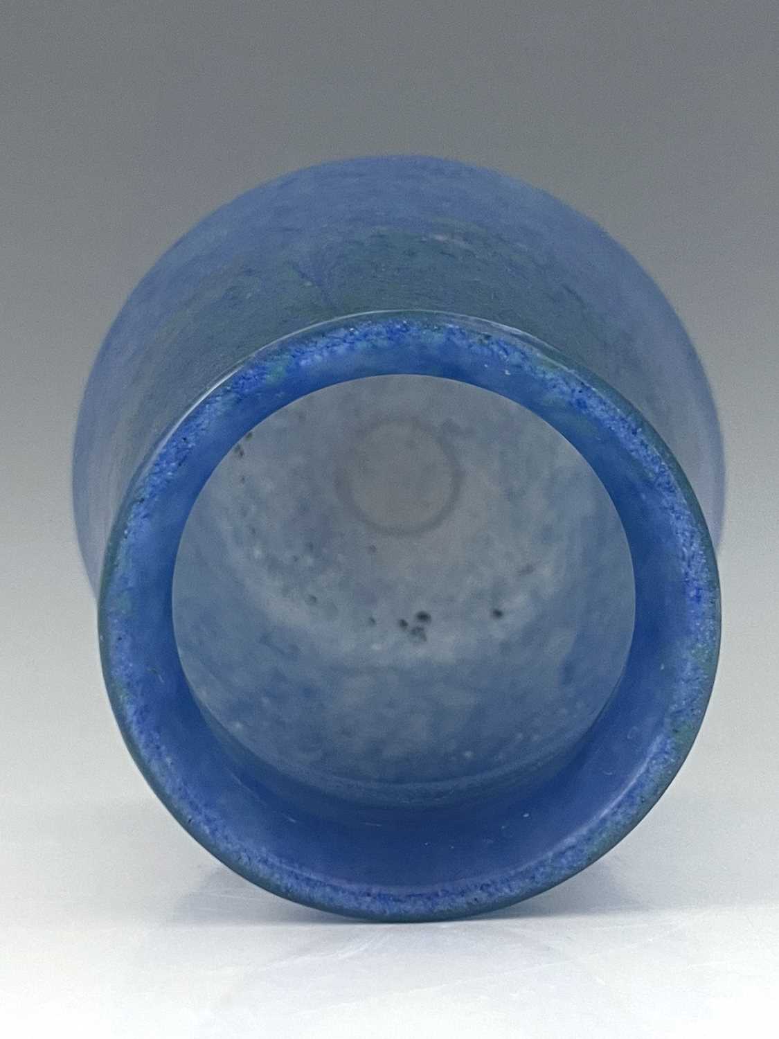 Monart, an Art Deco glass vase, model DIII, green speckled over blue, with detachable light fitting, - Bild 5 aus 5