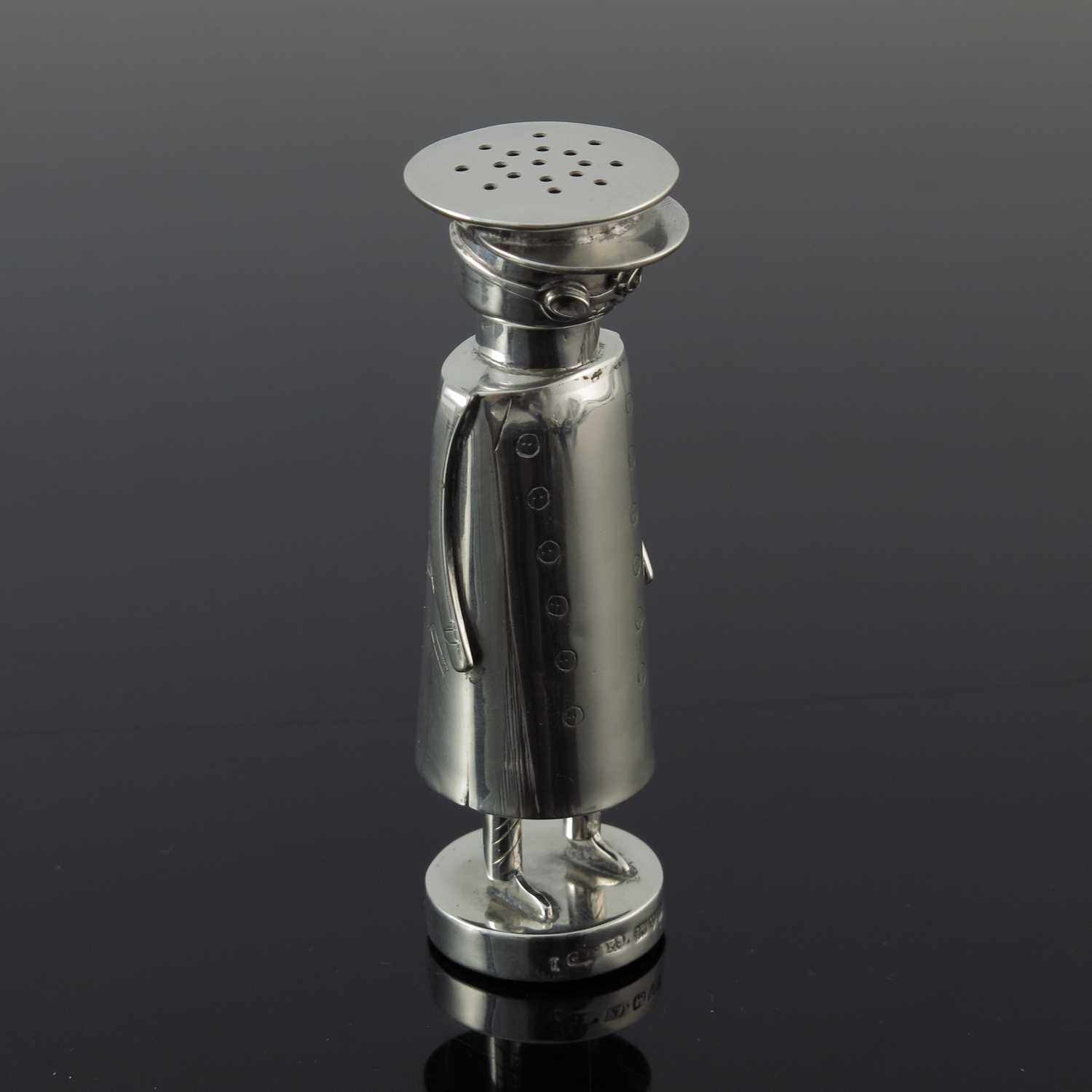 An Edwardian silver novelty pepperette, modelled in the form of 'The Chauffeur', the detachable head - Image 2 of 6