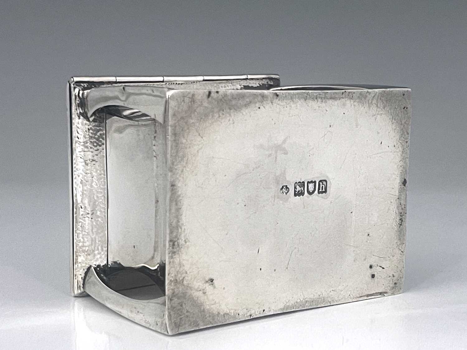 William Hutton and Sons, an Arts and Crafts silver tea caddy, London 1903, waisted cuboid form - Image 4 of 4