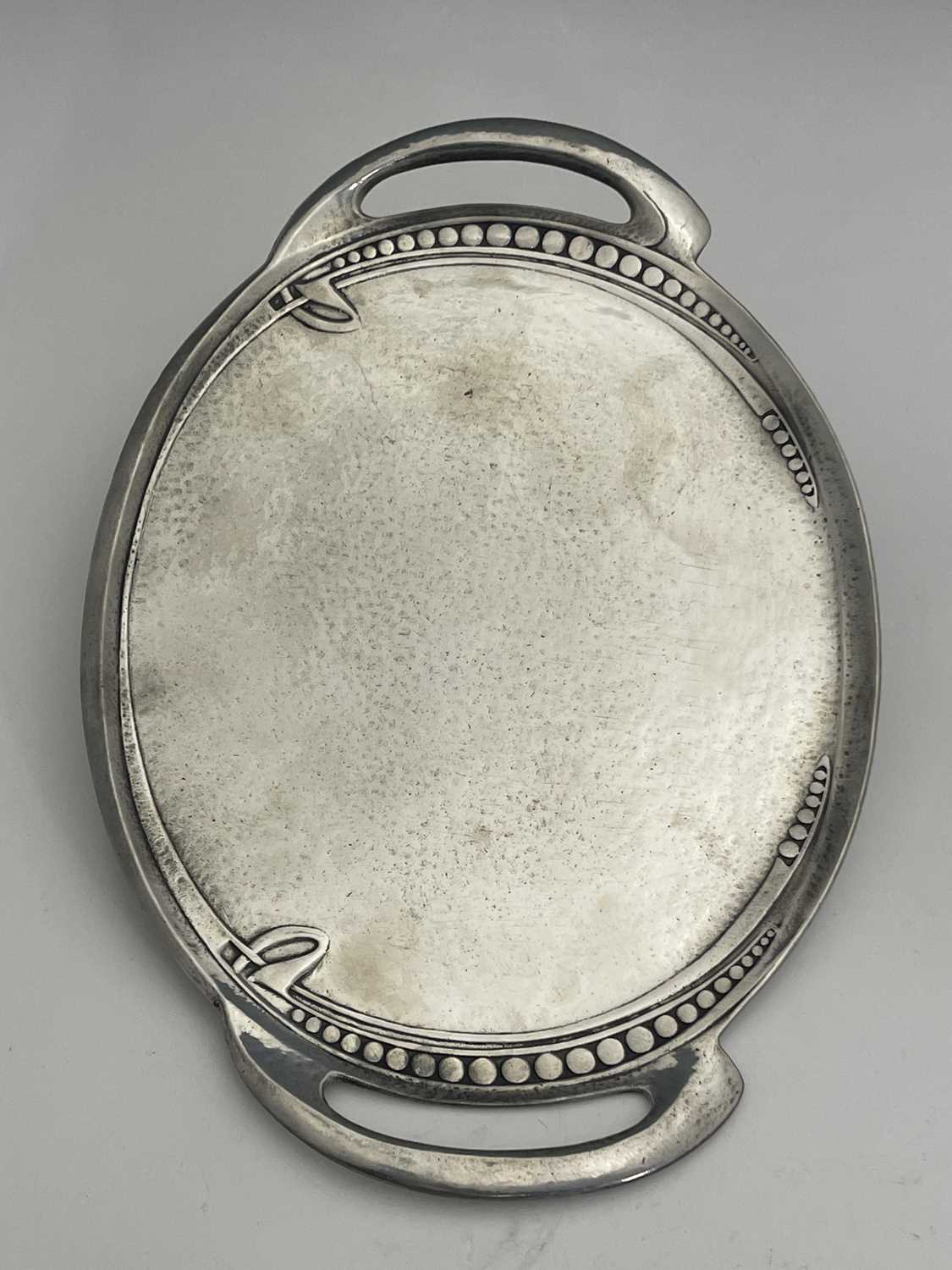 Archibald Knox for Liberty & Co, a Tudric pewter tray, circa 1905, oval form with integral handles - Bild 2 aus 5