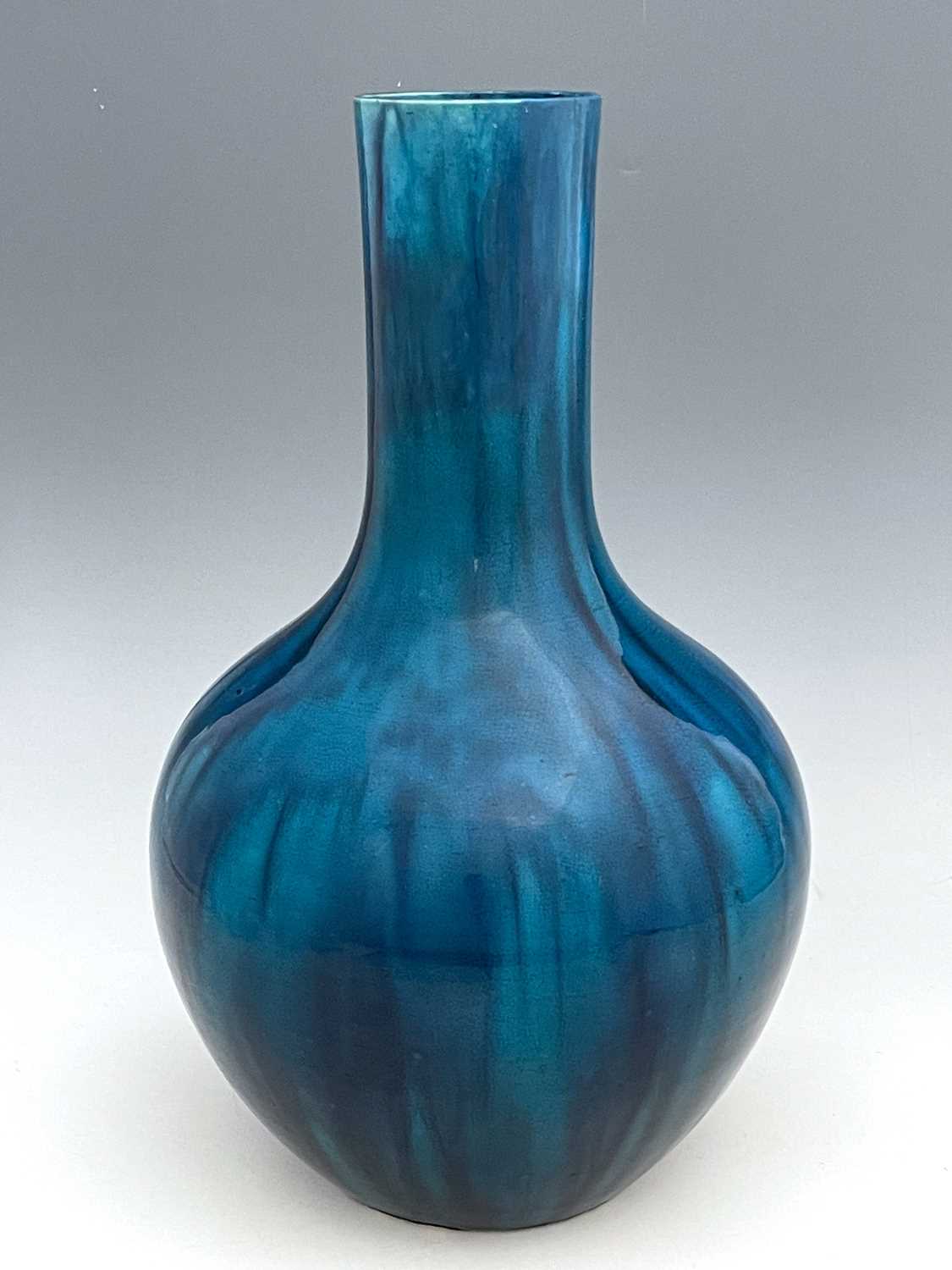 A large Chinese monochrome vase, bulbous form with cylindrical neck, streaky turquoise glaze, 43cm - Bild 4 aus 9