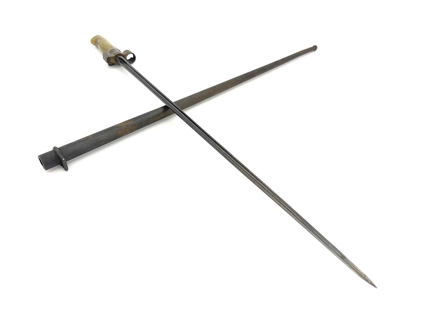 A French M1886 Lebel modified sword bayonet, cruciform blade, brass grip, quillon removed, housed in - Bild 2 aus 4
