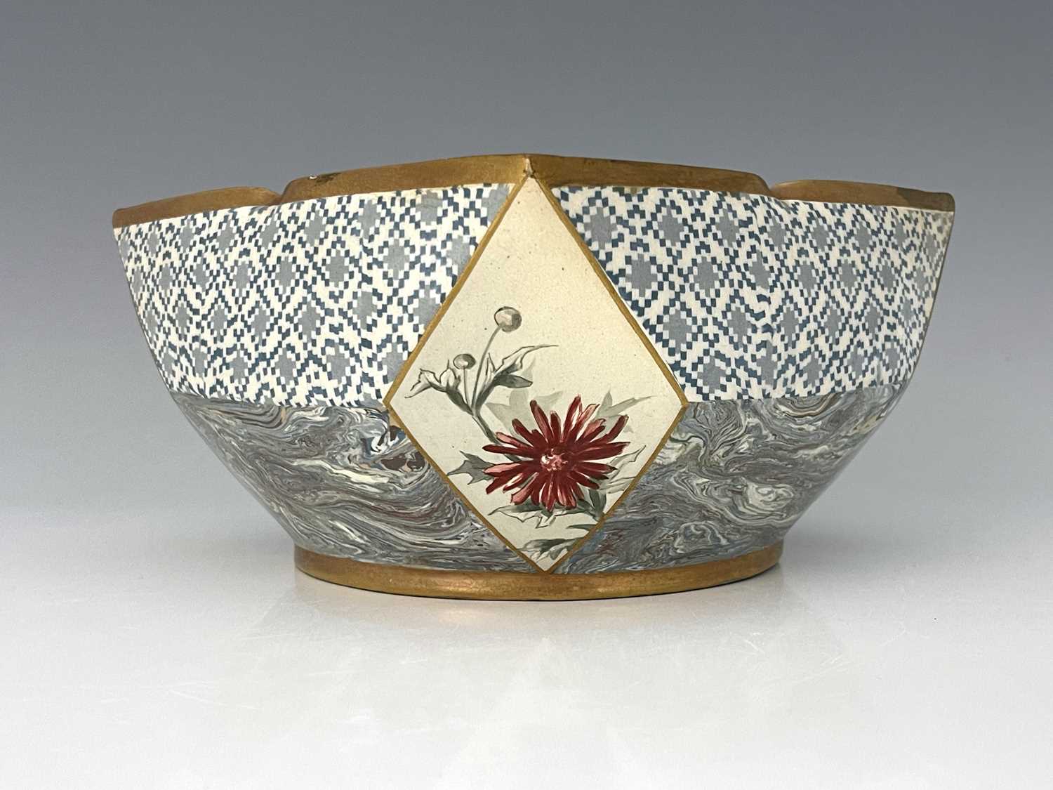 A Doulton and Rix Marqueterie ware bowl, square rim with diamond panel corners painted with - Bild 5 aus 8