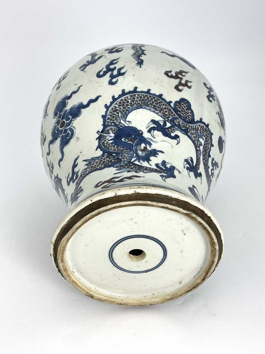 A Chinese vase, Kangxi period, 1662-1722, of baluster form, boldly decorated in underglaze blue - Image 5 of 5