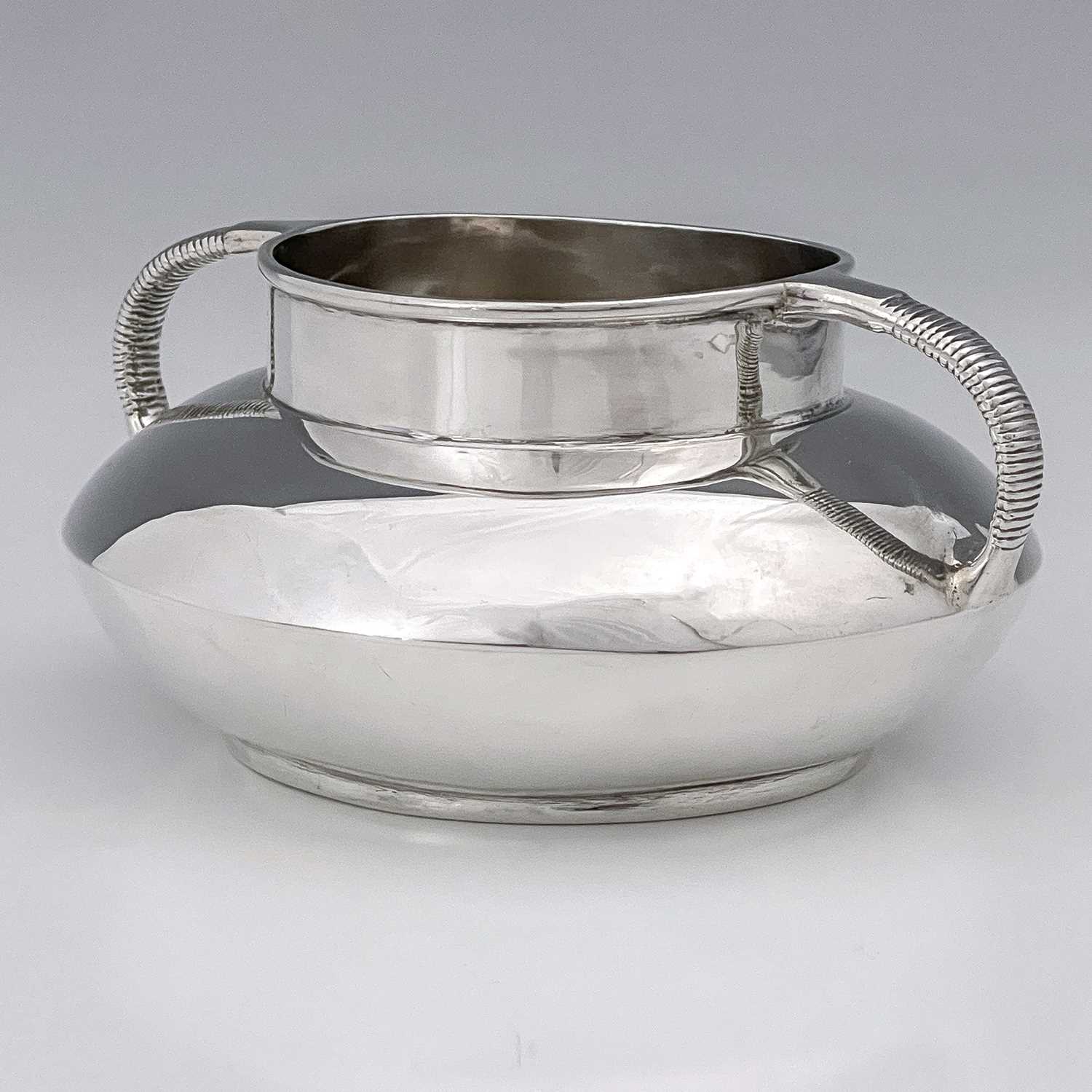 An Arts and Crafts silver twin handled bowl, Henry Hobson and Sons, Birmingham 1909, squat ovoid - Image 3 of 6