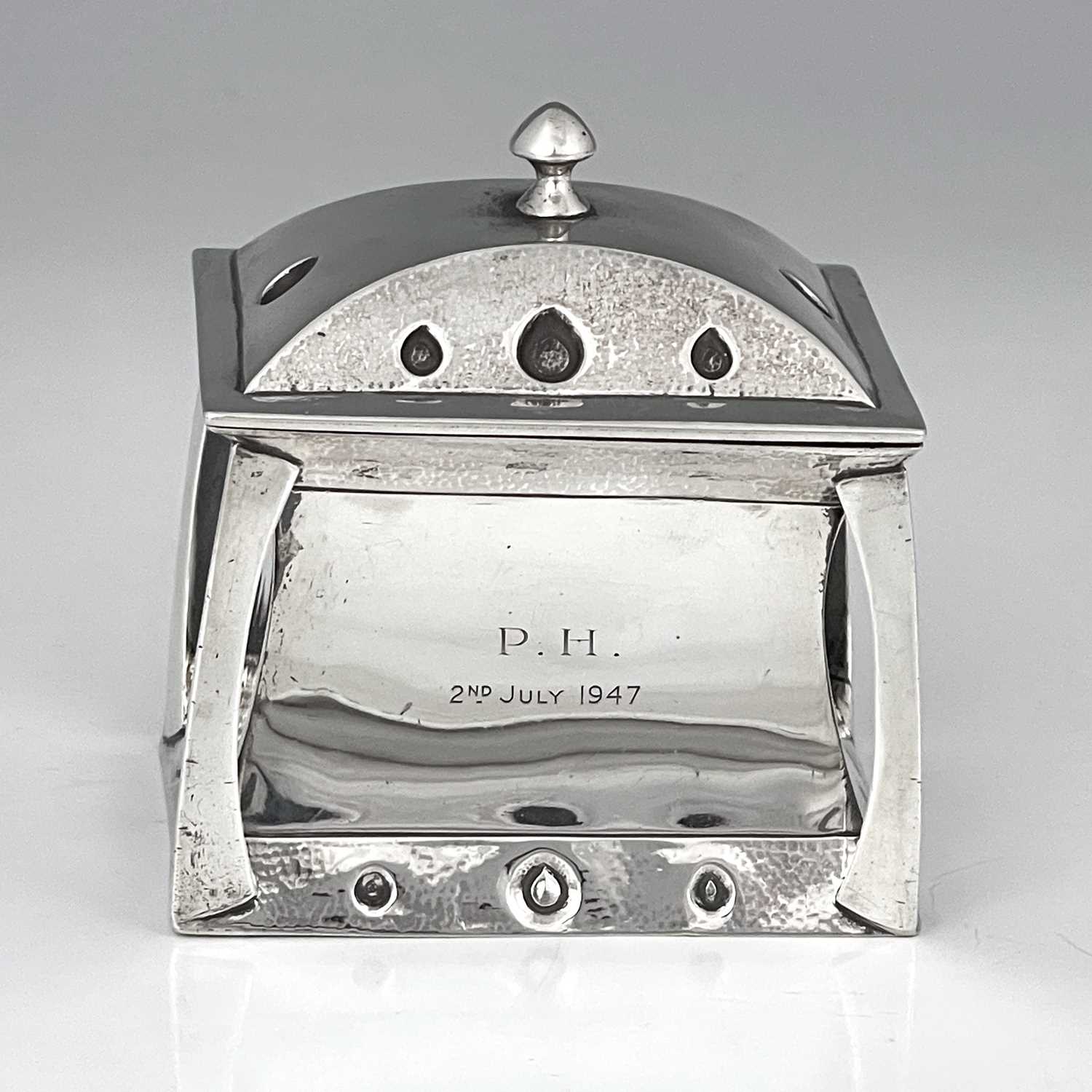 William Hutton and Sons, an Arts and Crafts silver tea caddy, London 1903, waisted cuboid form - Image 3 of 4