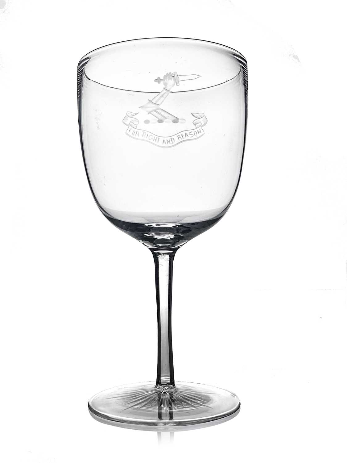 Thomas Webb, an Edwardian crest engraved wine glass, circa 1905, the plain bowl with a crest and