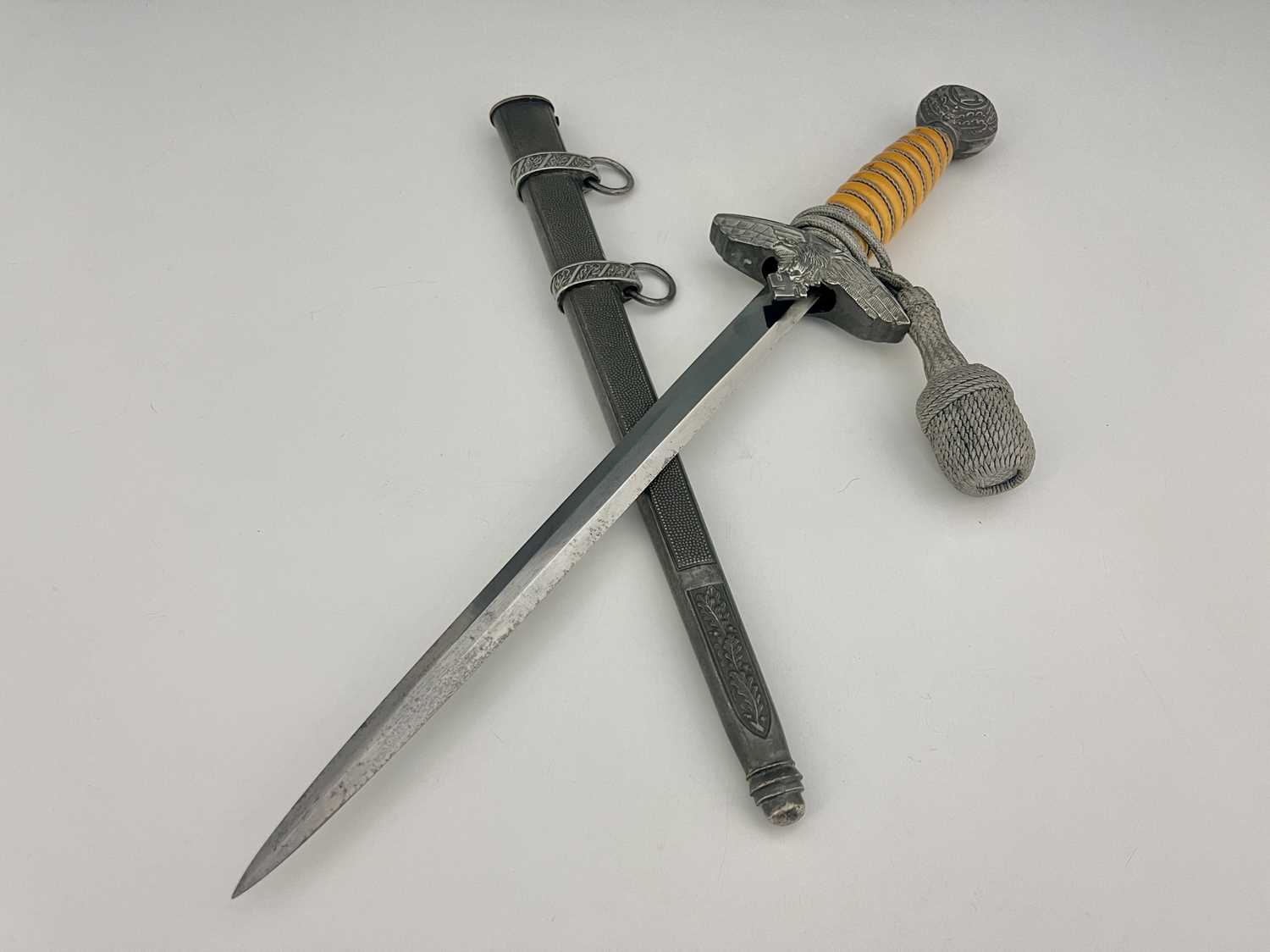 A German Third Reich Luftwaffe dagger, 2nd Model, wire bound orange plastic grip, eagle - Bild 4 aus 4