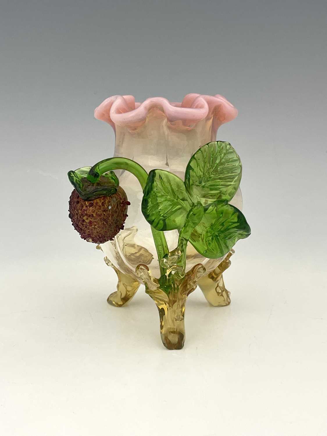 A Stourbridge glass strawberry vase, circa 1880, optic ribbed ovoid form on three pulled bracket