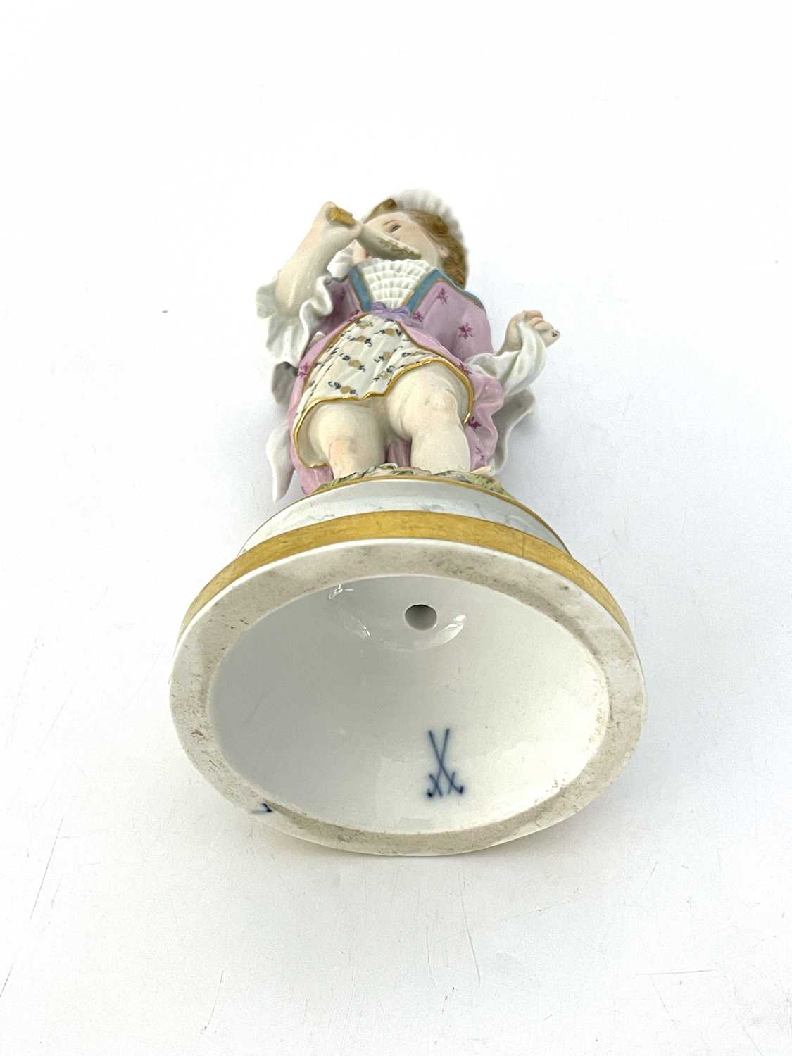 Heinrich Schwabe for Meissen, a figure of a winged putto, model L111, Cupid as a Coquette, late 19th - Bild 4 aus 4