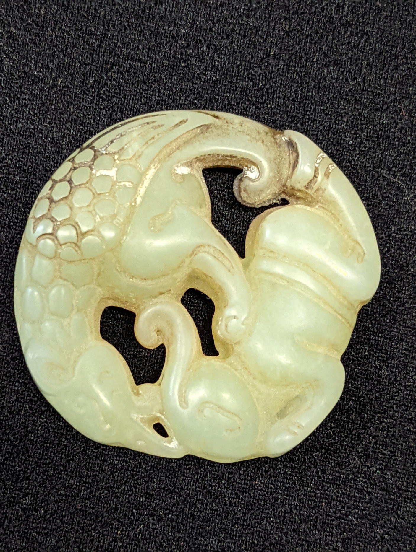 An 18th century Chinese jade carving of a pangolin and a rabbit, D.5cm