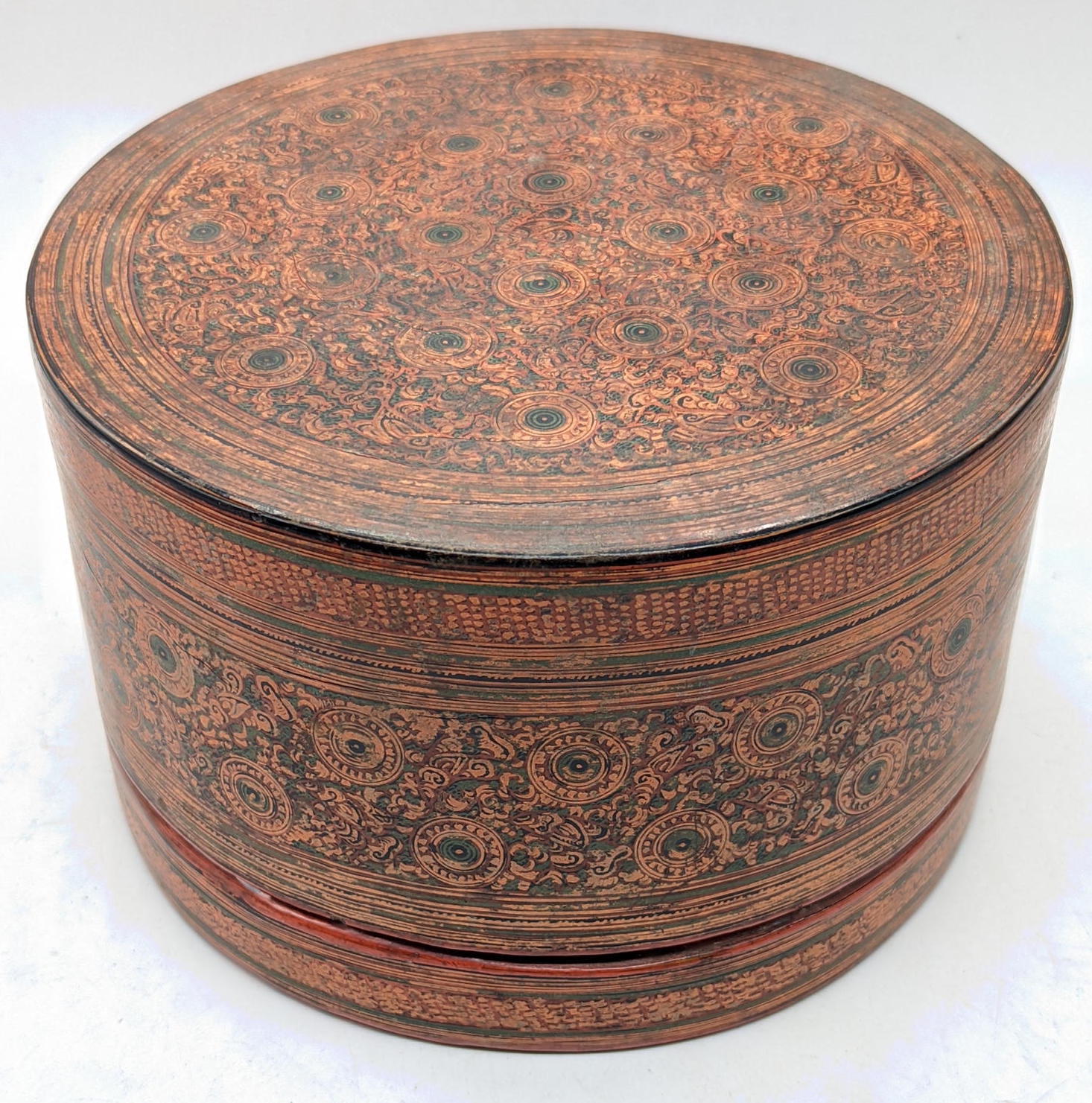 An early 20th century Burmese lacquered betel box, D.19cm