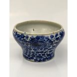 A 19th century Thai market Chinese blue and white porcelain spittoon, D.12cm