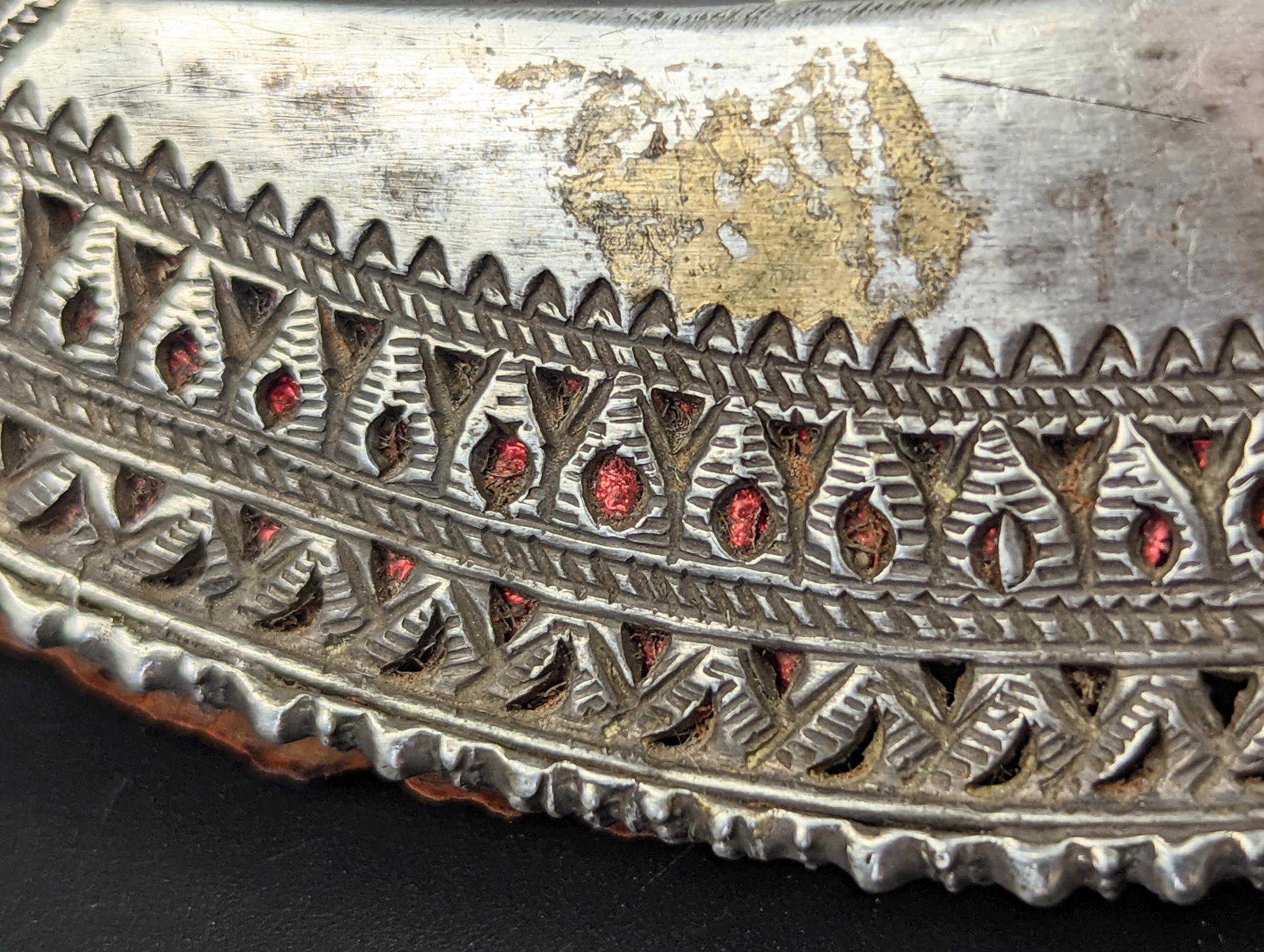 A 19th century Arab Yemeni or Saudi signed silver jambiya dagger, L.26cm blade length 12.5cm - Image 4 of 6