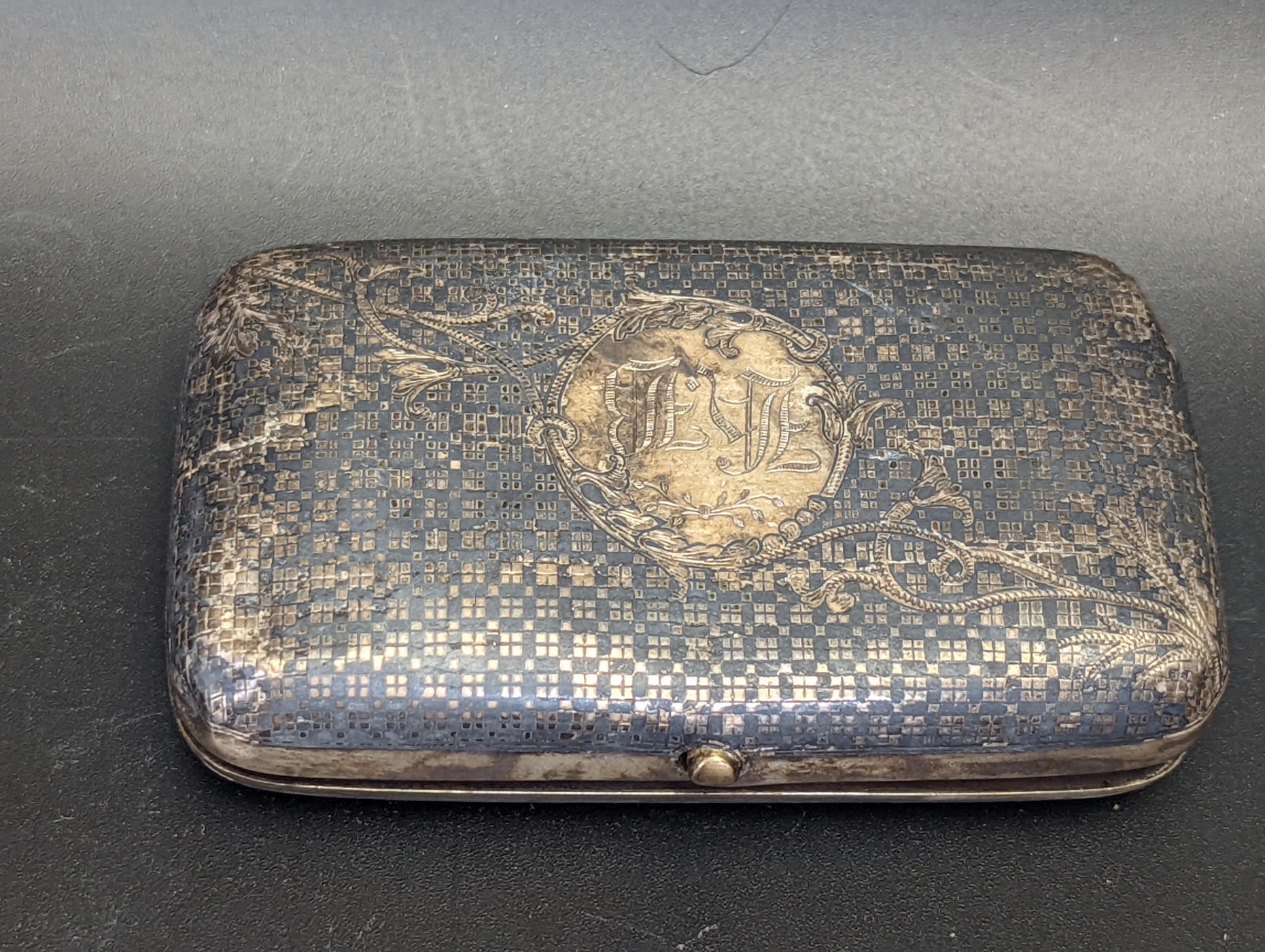 A 19th century Russian niello silver box, L.8.5cm - Image 2 of 3