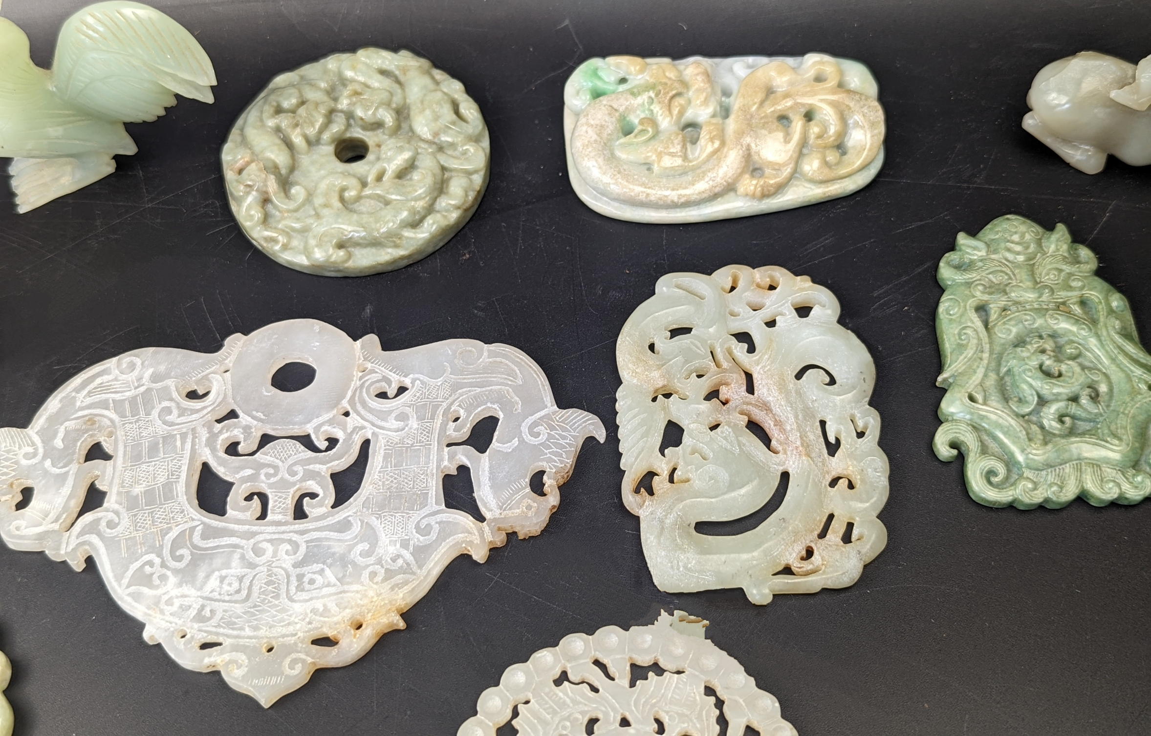 A collection of 10 Chinese jade carvings - Image 4 of 5