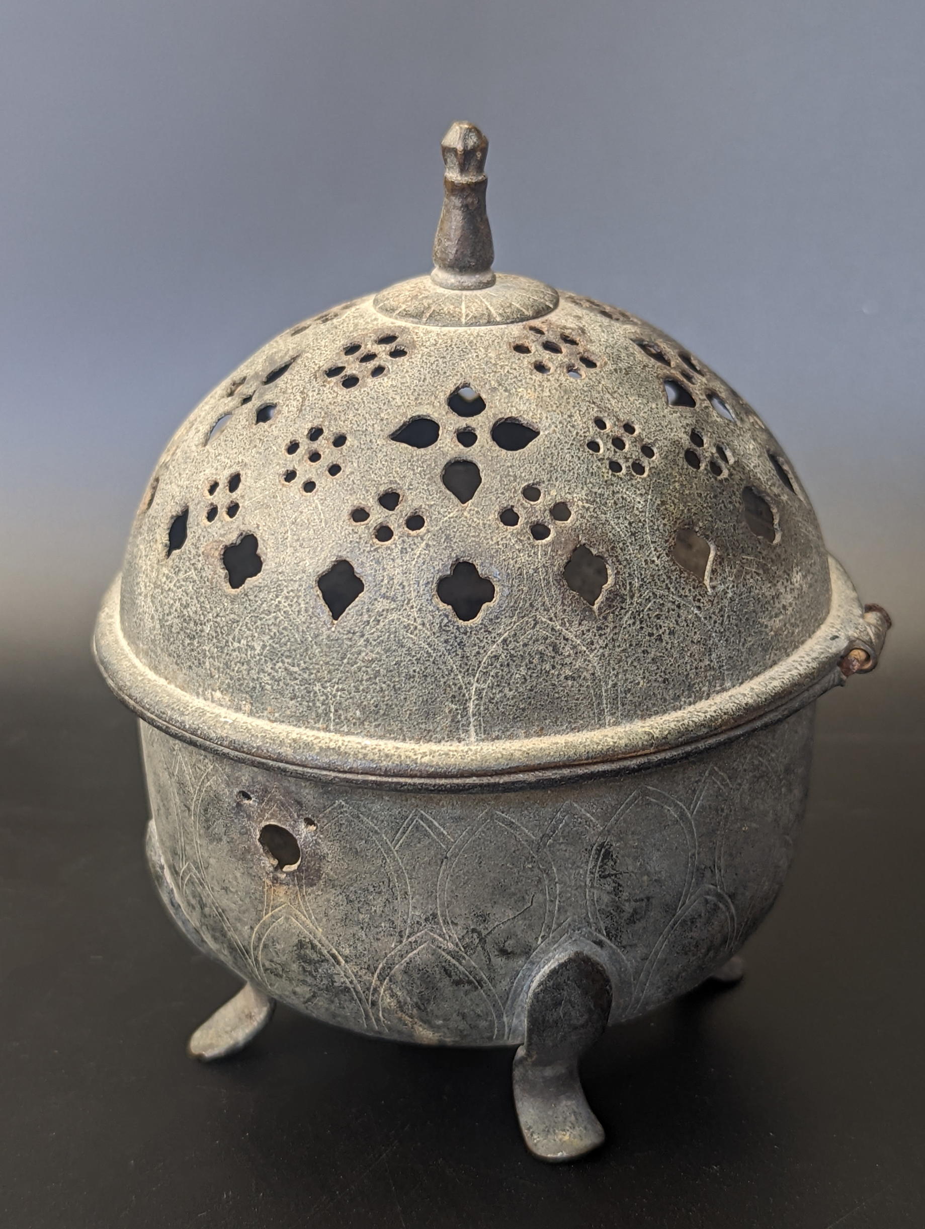 An early Islamic possibly Seljuk bronze incense burner, H.13cm - Image 2 of 2