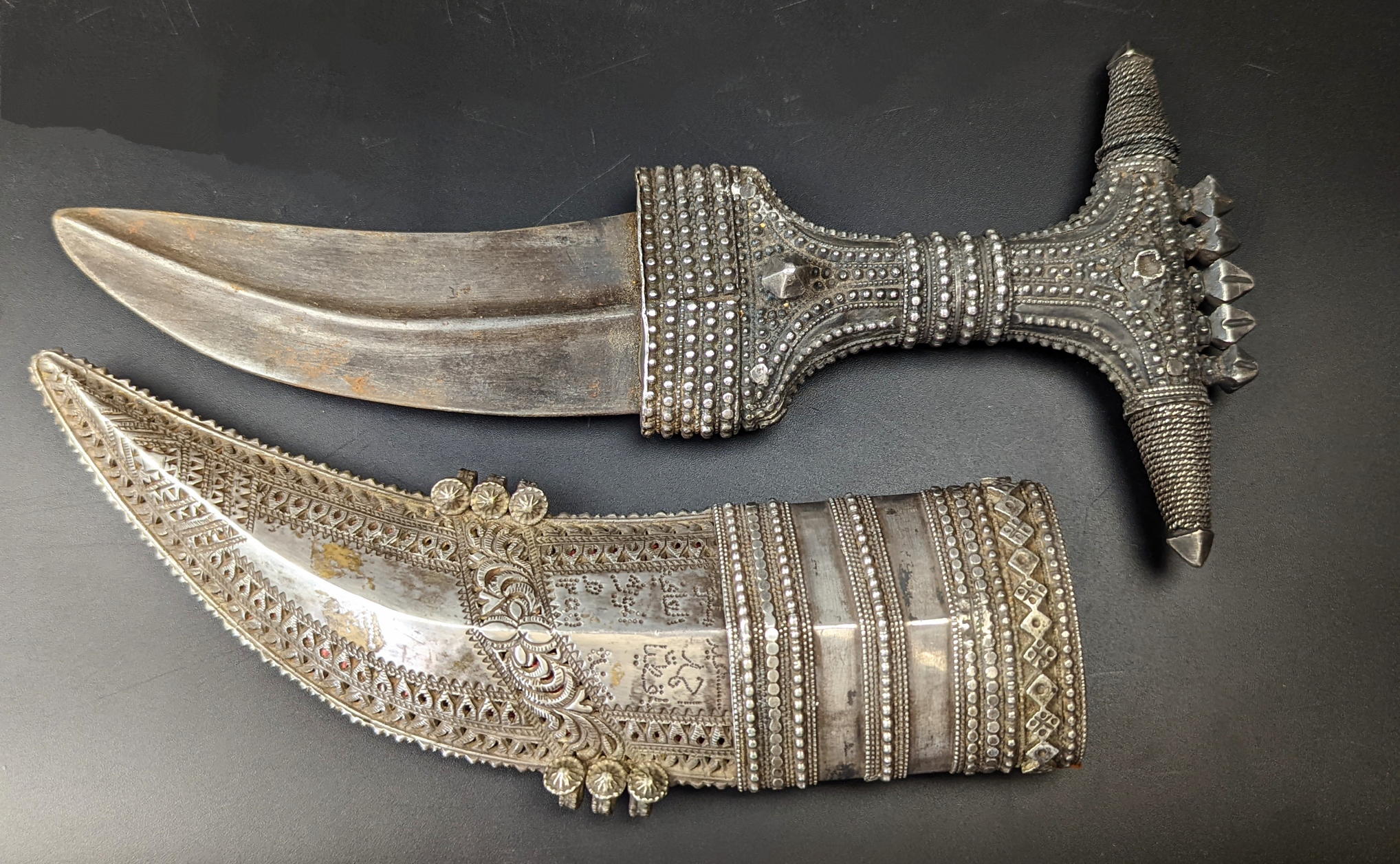 A 19th century Arab Yemeni or Saudi signed silver jambiya dagger, L.26cm blade length 12.5cm - Image 6 of 6