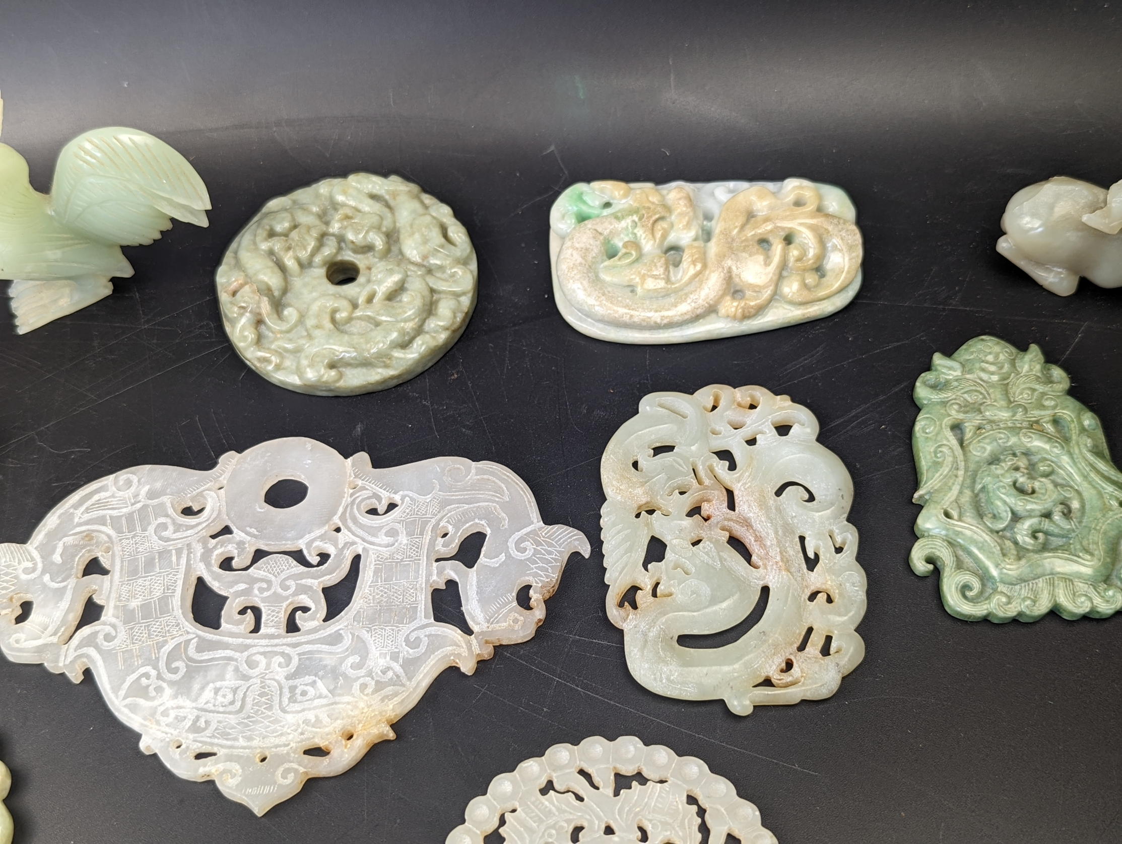 A collection of 10 Chinese jade carvings - Image 5 of 5