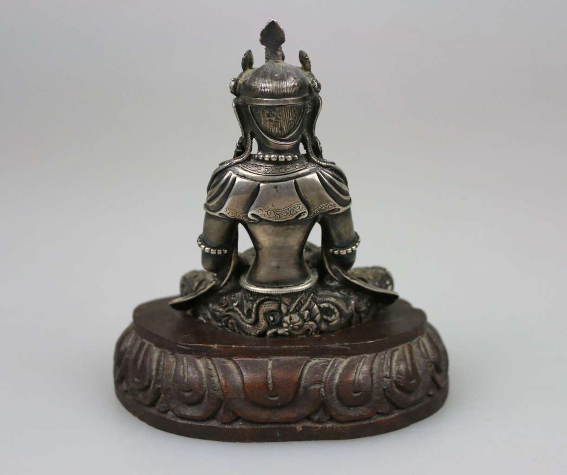 Buddha des unendlichen Lebens-Amithayus, Silber, Tibet, wohl 19. Jh. - Bild 2 aus 3