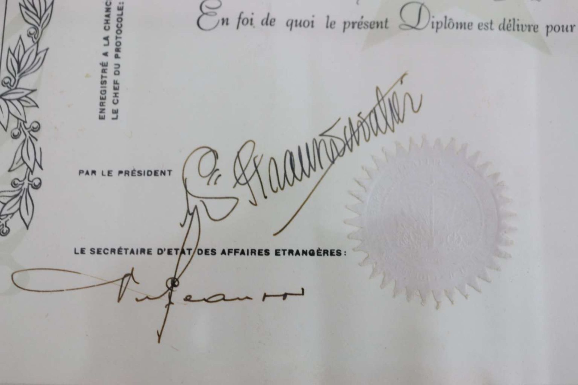 Autograph Dr. Francois Duvalier, Urkunde zum Großkreuz des Orden Honneur et Mérite mit Orden - Image 2 of 5