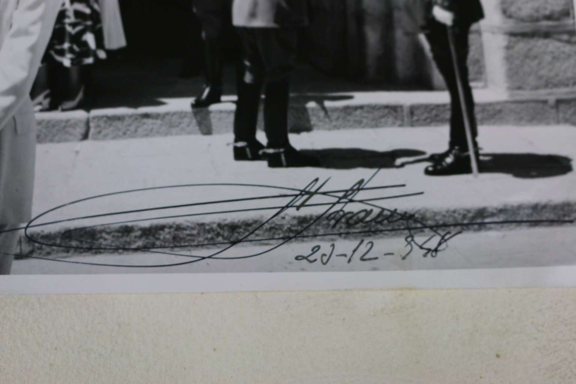 Autograph Francisco Franco, Foto mit Signatur - Image 2 of 2