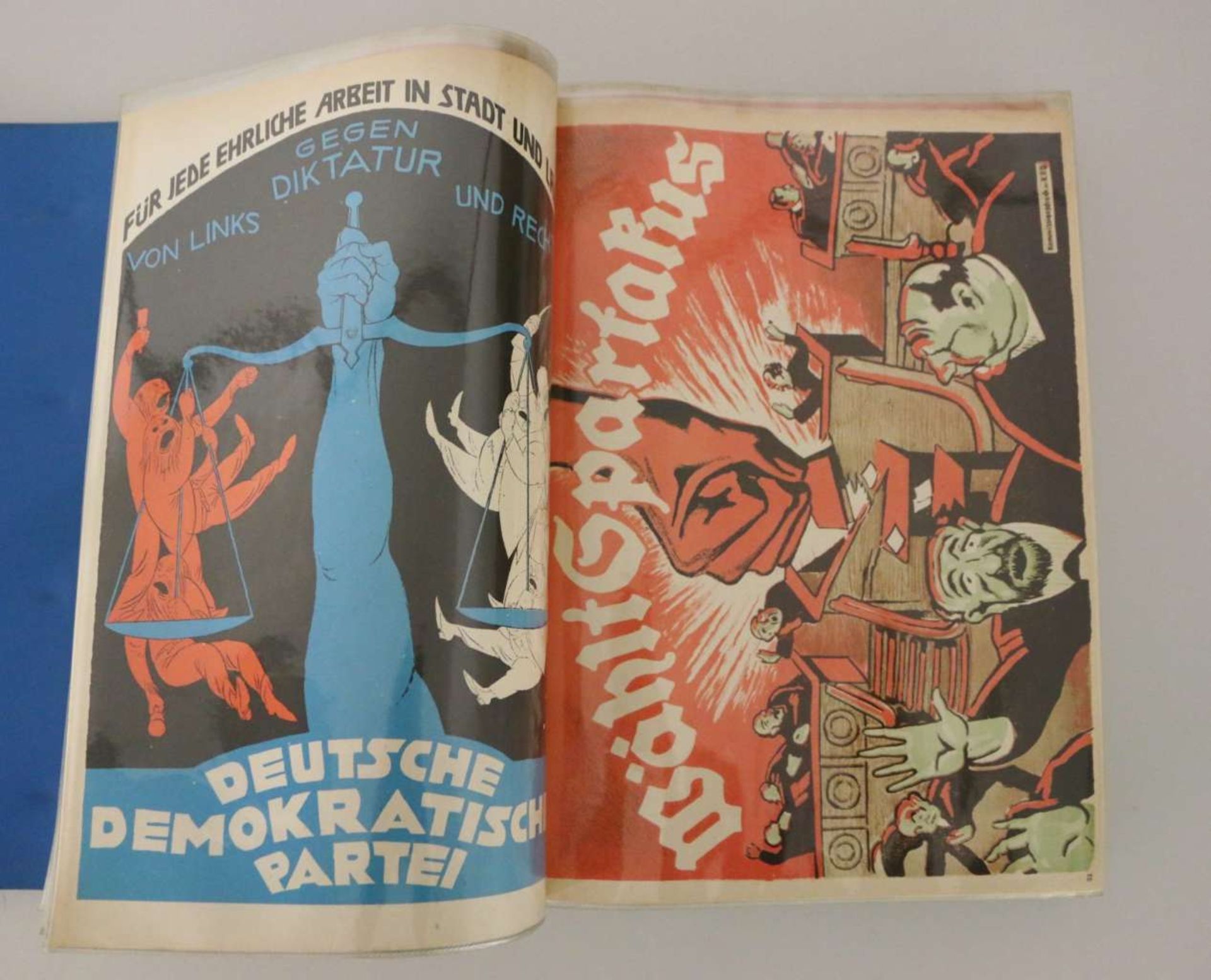 Ordner mit ca. 150 Propaganda Blättern - Image 2 of 2