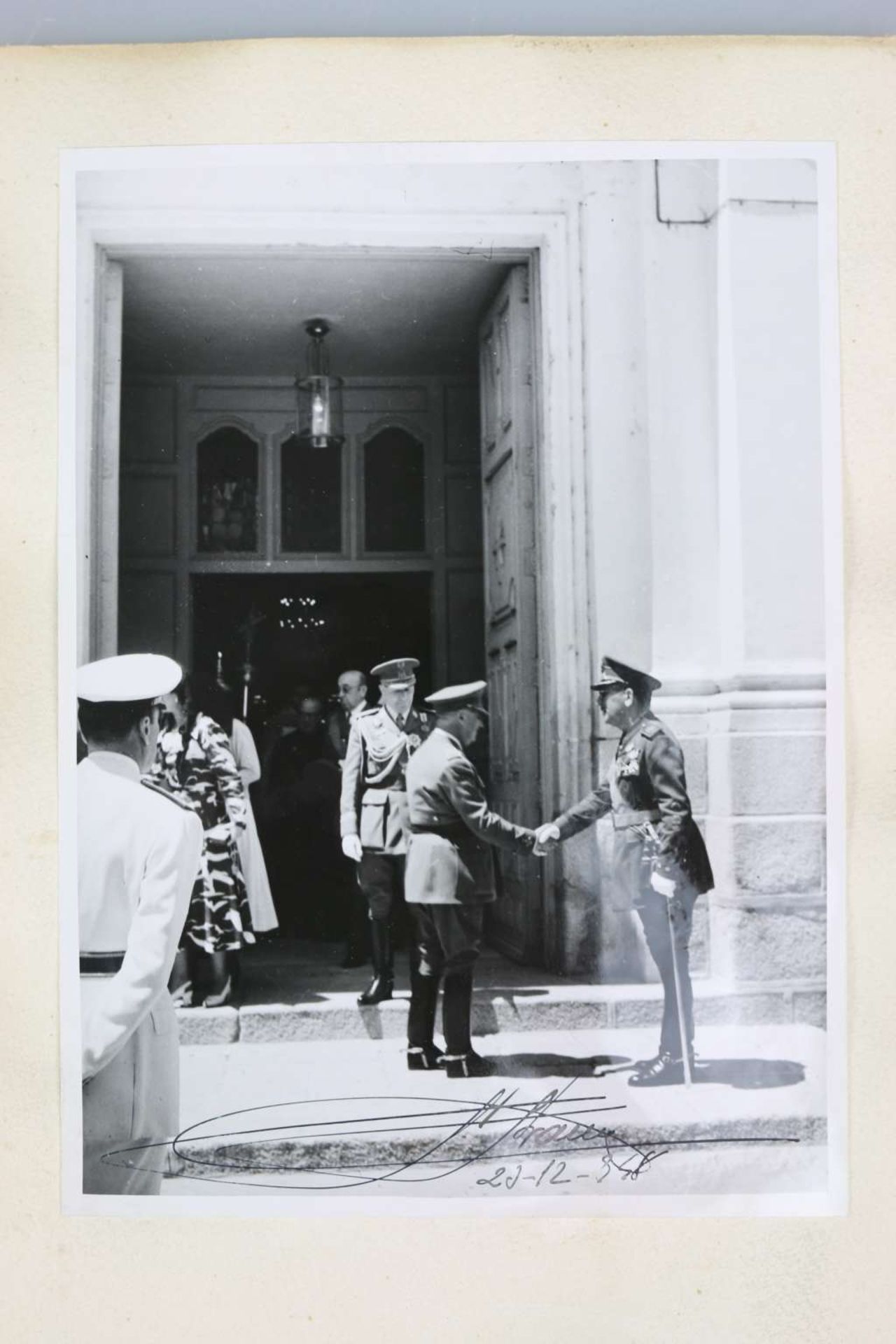 Autograph Francisco Franco, Foto mit Signatur