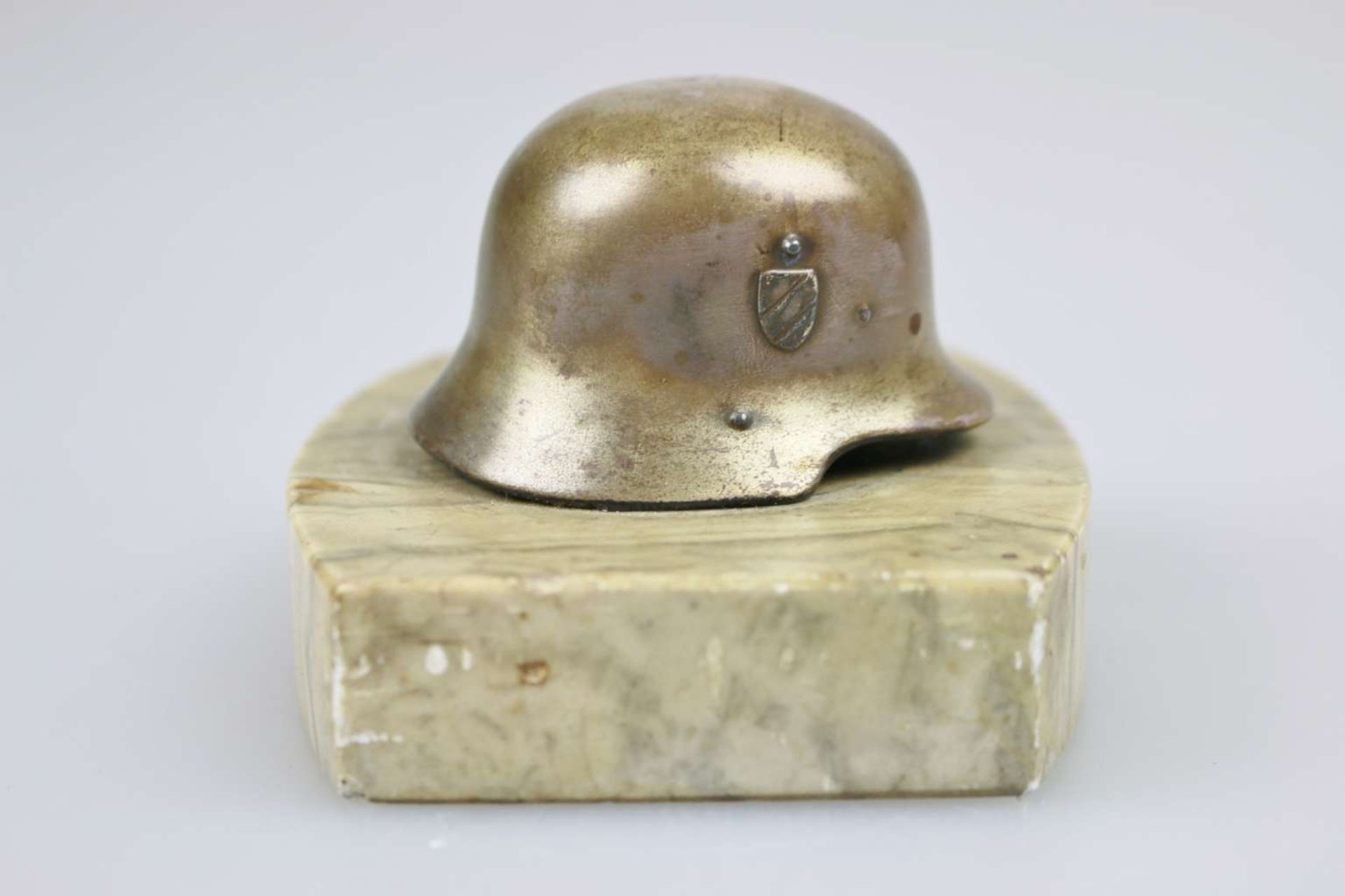 Miniaturstahlhelm aus Bronze - Image 2 of 2