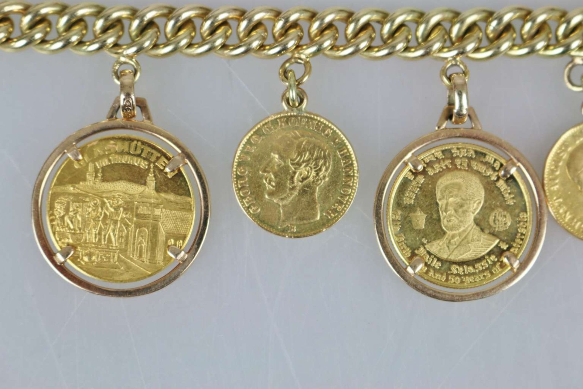 14K Bettelarmband mit 6 Goldmünzen - Bild 2 aus 4