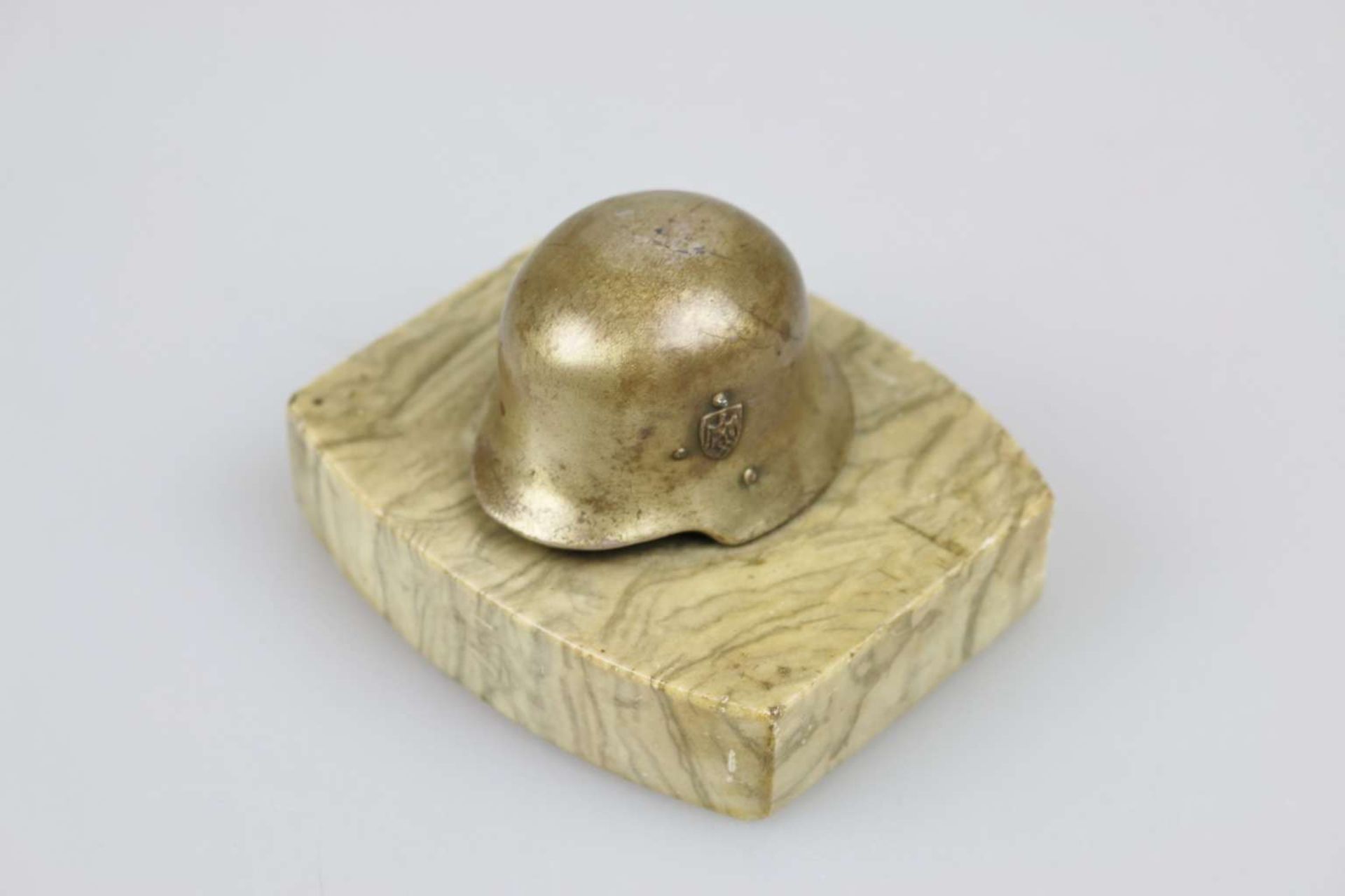 Miniaturstahlhelm aus Bronze