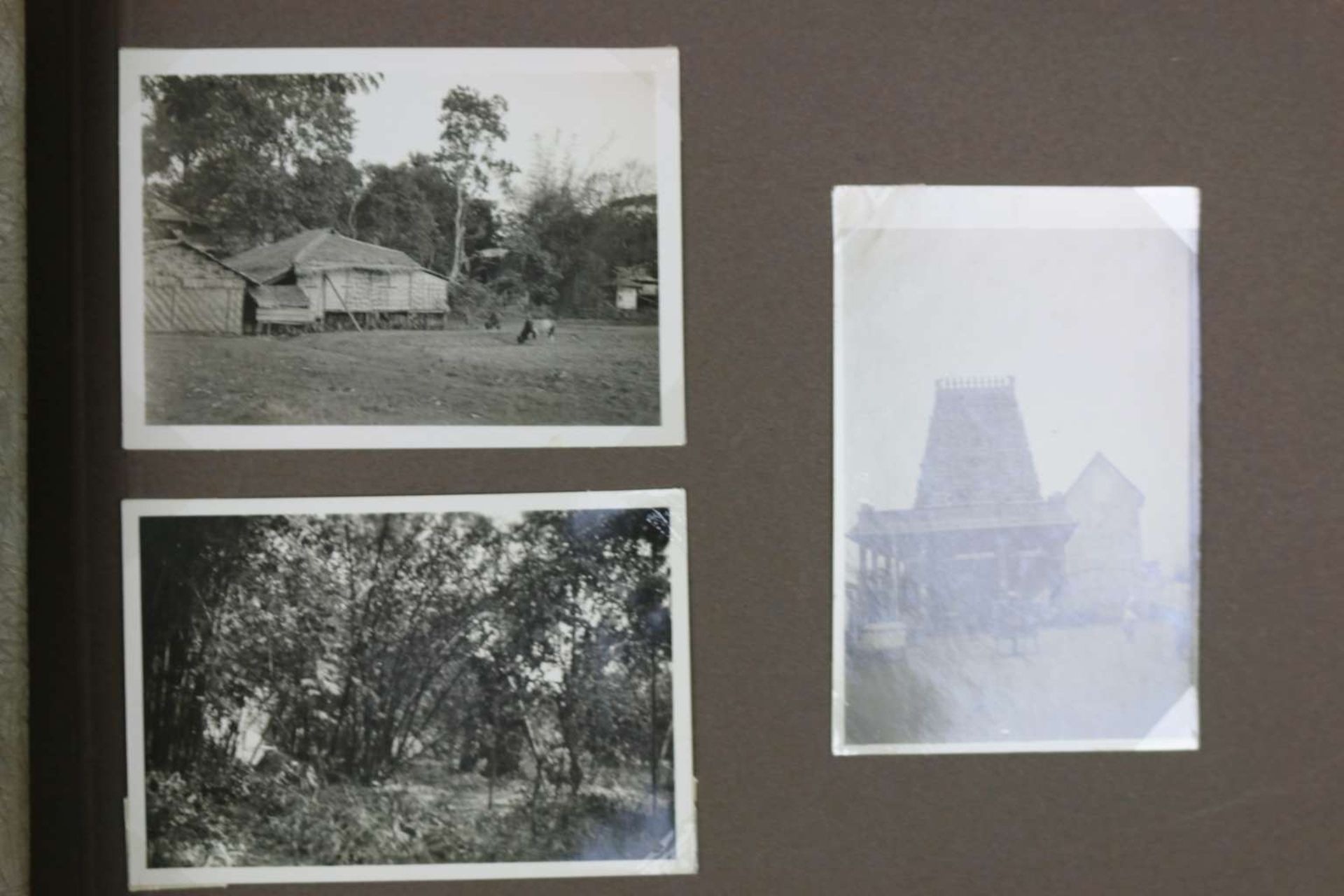 Zwei Fotoalben, wohl Kalkutta 1929-1937. - Bild 5 aus 8