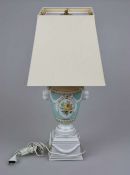 Tischlampe in Form einer Prunkvase, Höchst, 20. Jh.