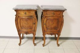 Paar Nachttische/ -schränke im Louis XV Stil, 20. Jh.