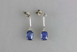 Paar 14K WG Ohrhänger mit 2 Saphiren und 8 Diamanten