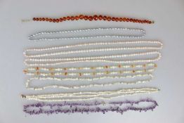 Konvolut 8 Ketten, teils 14K Goldelemente