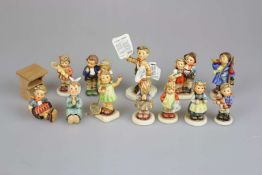 12 Hummel Figuren