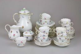 eissen, Kaffeeservice, 19./20. Jh., Streublumen mit Goldrand, 39 Teile