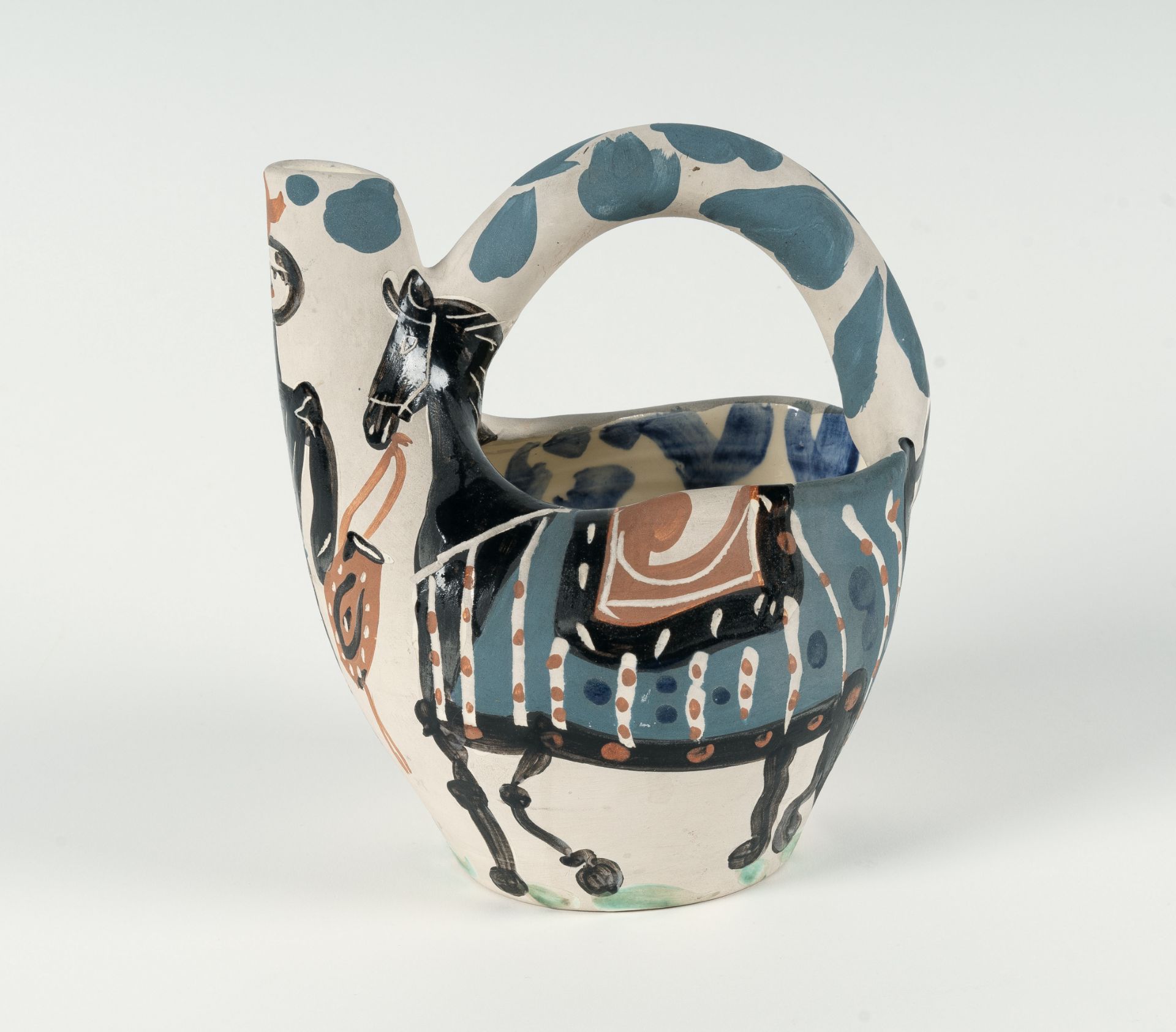 Pablo Picasso (1881 Málaga - Mougins bei Cannes 1973) – Cavalier et cheval.Ceramic jug. White clay - Image 5 of 6