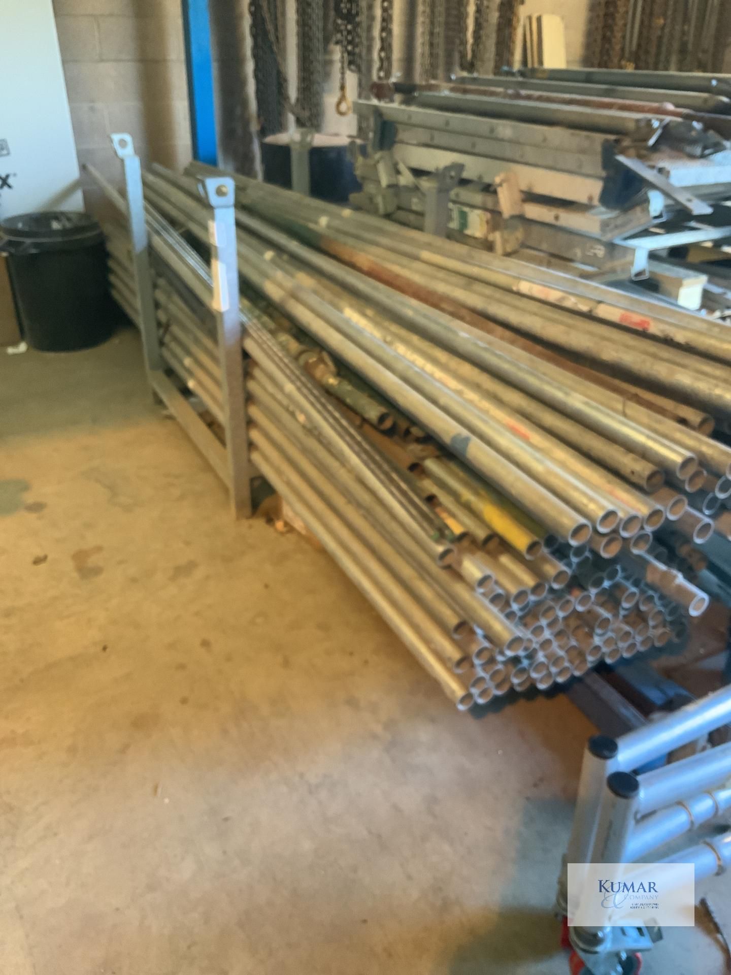 Approximately 140 : 4m Combisafe Scaffold Tubes : Approximately 10 Push Pull Props - Bild 5 aus 8