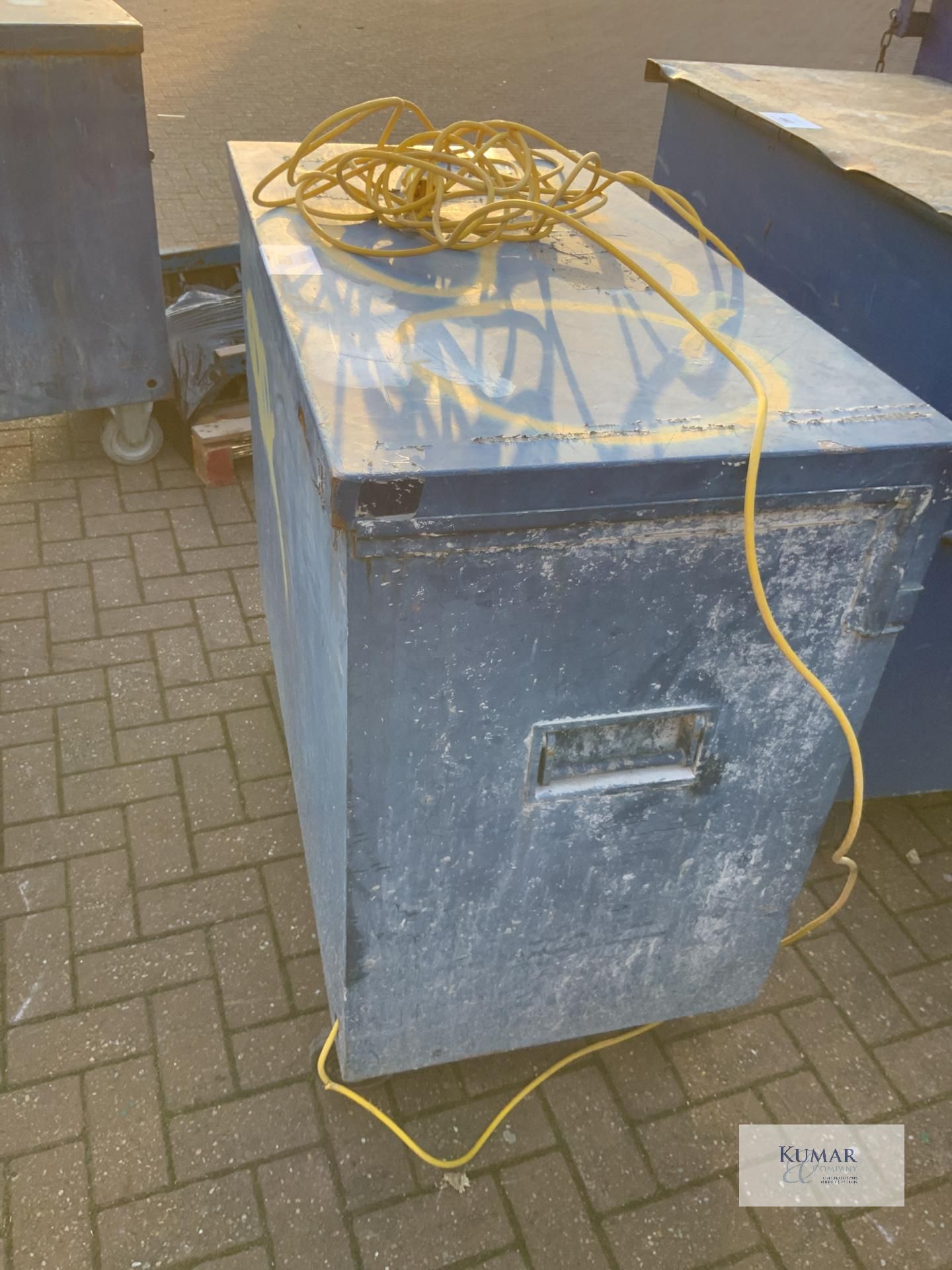 Site safety box on casters with keys - Image 2 of 5