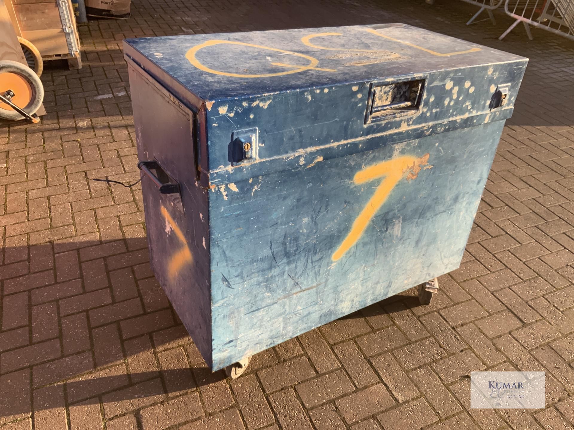 Site safety box on casters - Image 4 of 5