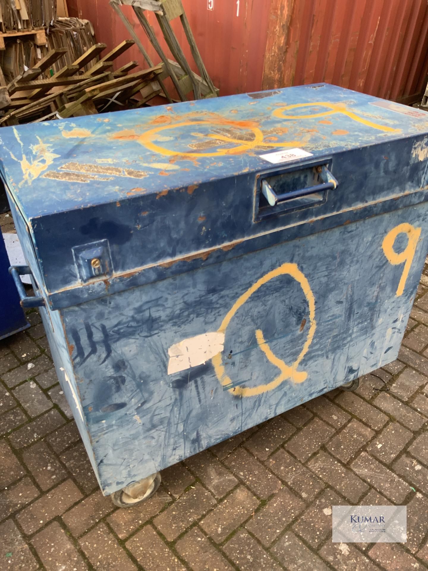 Site safety box on casters with keys - Image 2 of 5